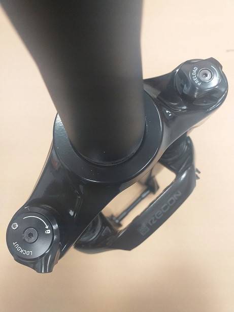 Вилка 29" Rock Shox Recon 1-1/8"-1.5" 100мм, конусная, чорная (467972) - фото фото фото 3