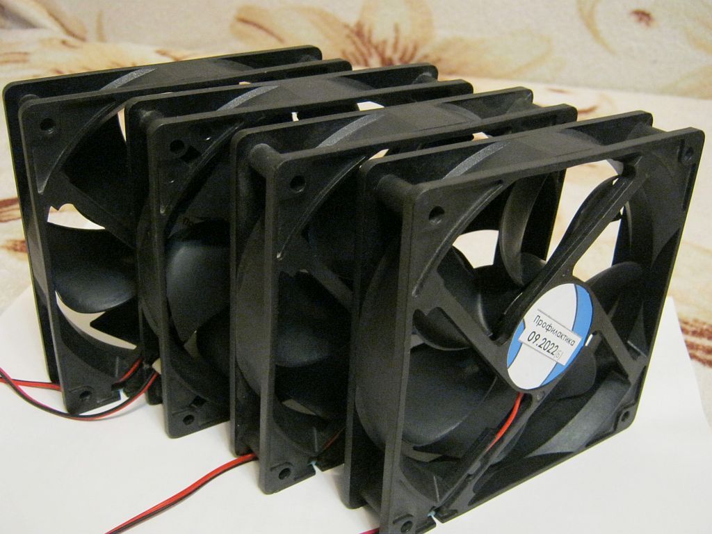 Вентилятори, кулери 120х120х25мм вживанi, 12V, ціна за 5шт. - фото фото фото 4