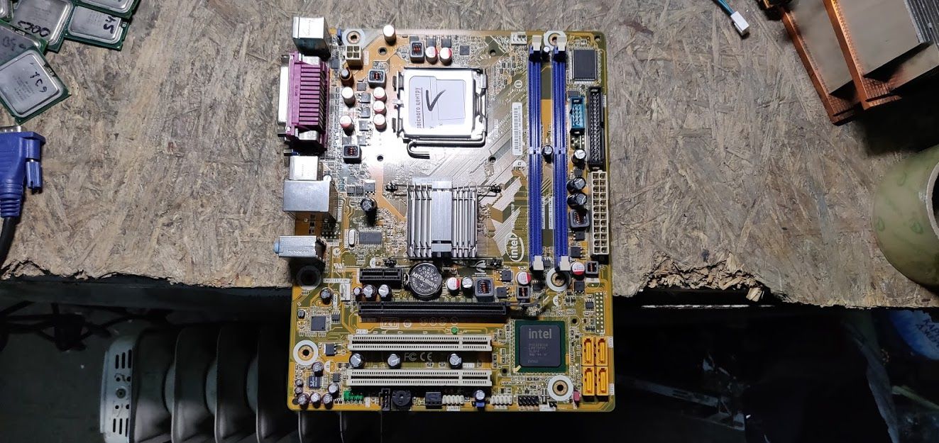 Мат. плата Intel DG41CN LGA775 G41 PCI-E+SVGA+GbLAN SATA MicroATX 2DDR2 № 200511 - фото фото фото 0