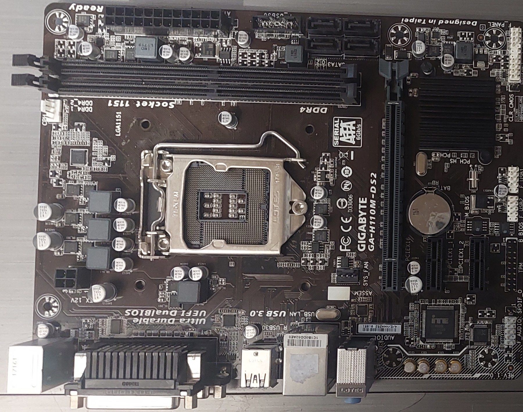 Б/В Материнська плата Gigabyte GA-H110M-DS2 Socket 1151/MicroATX/2 x DDR4 - фото фото фото 1