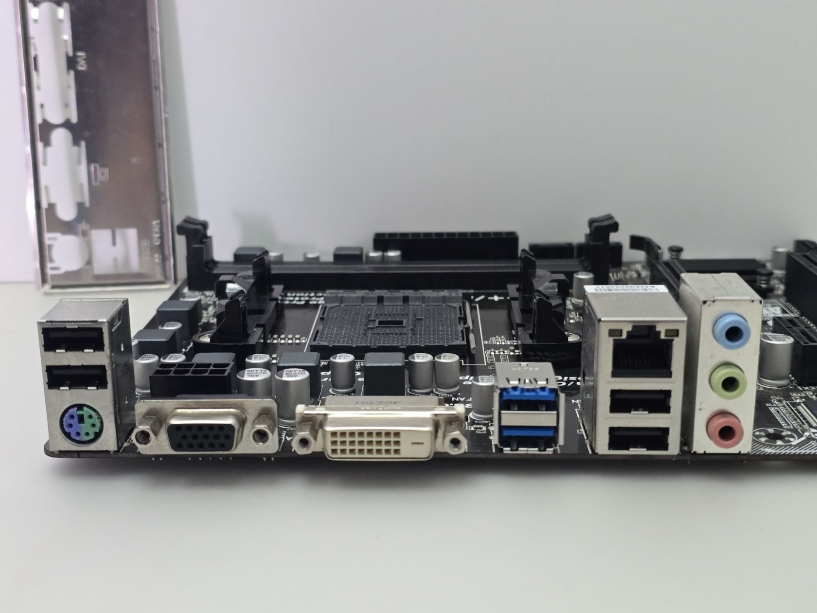 Материнская плата sFM2+ GIGABYTE GA-F2A68HM-DS2   (Socket FM2+,DDR3,б/у) - фото фото фото 1
