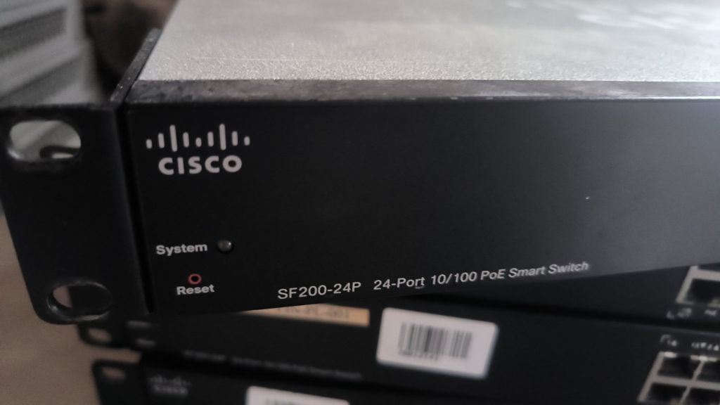 Комутатори CISCO SF200-24 POE Smart Swith - фото фото фото 2