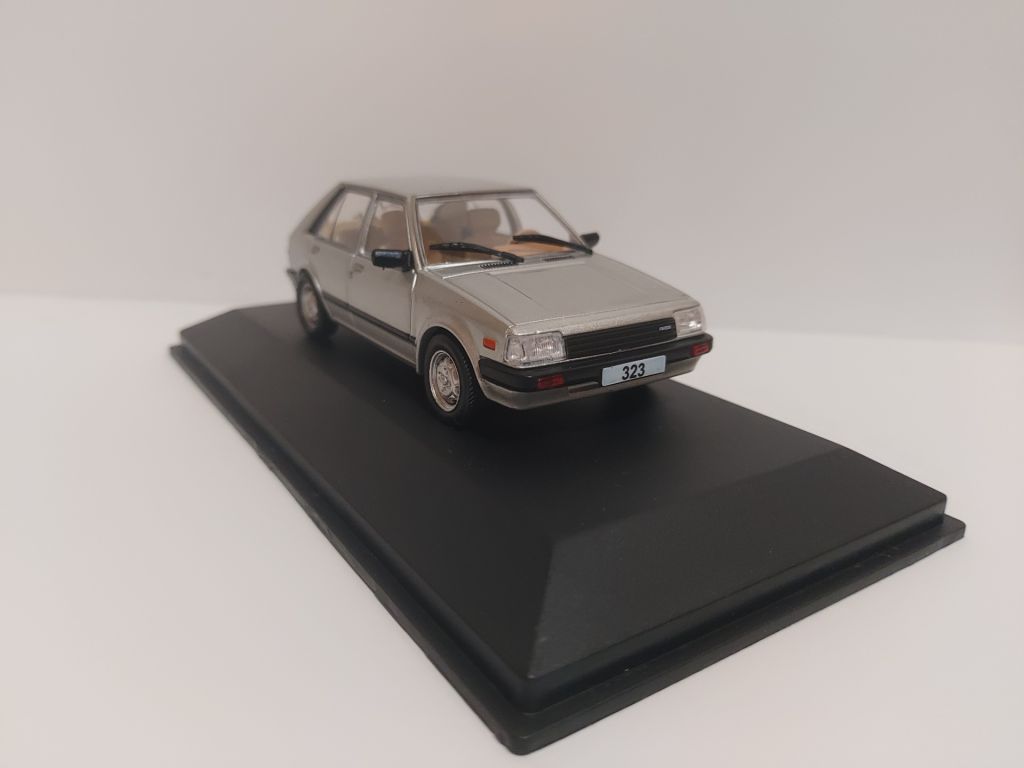 Hachette 1:43 Mazda 323  (1984) silver - фото фото фото 5