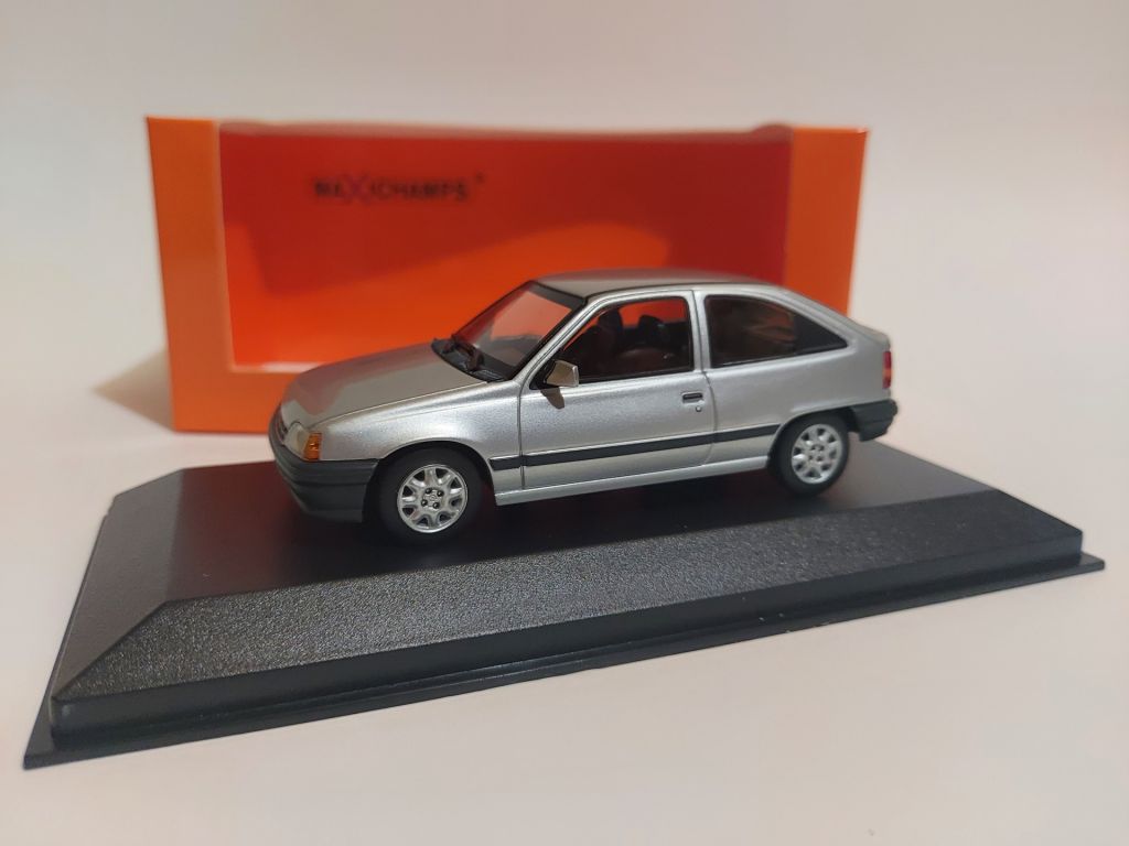 Maxichamps 1:43 Opel Kadett  (1990) silver metallic - фото фото фото 2