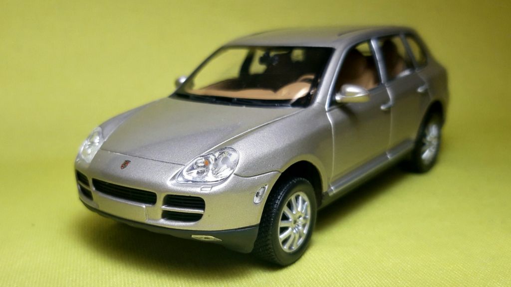 Модель 1/43 Porsche Cayenne    (Minichamps) - фото фото фото 0