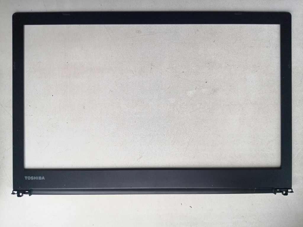 Б/У Рамка кришки матриці на Toshiba dynaBook B35/Y - фото фото фото 0