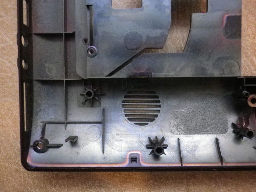 Б/У Корпус низ  (піддон) без сервісних кришок на msi Notebook MS-1757 - фото фото фото 4