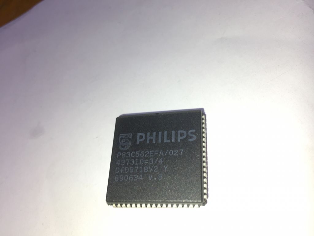 АЦП UART 8-бітний Philips P83C562EFA/027  (1191-2) - фото фото фото 1