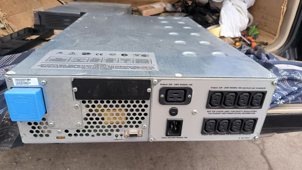 Безперебійник ДБЖ APC Smart-UPS 3000XL  (SU3000RMXLI3U) - фото фото фото 2