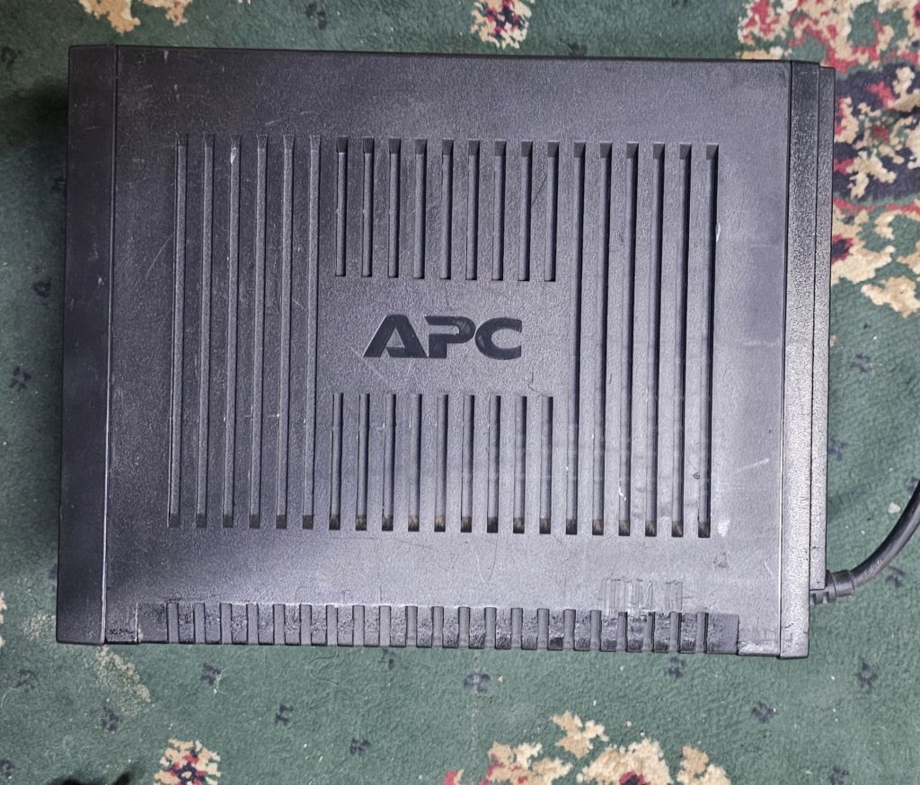 ДБЖ  APC Back-UPS 650VA 360W  (BC650-RSX761) - фото фото фото 3