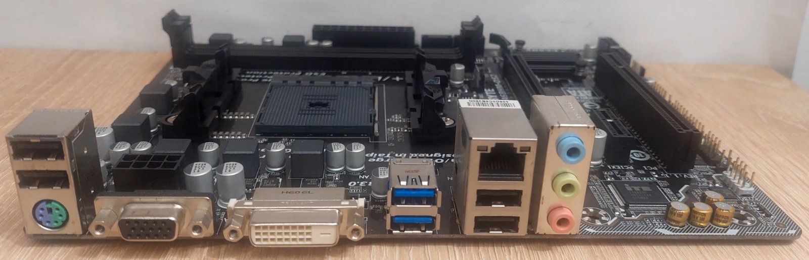 Материнська плата  Gigabyte GA-F2A68HM-DS2  /Socket FM2/Socket FM2+/MicroATX/2 x DDR3 б/в - фото фото фото 1