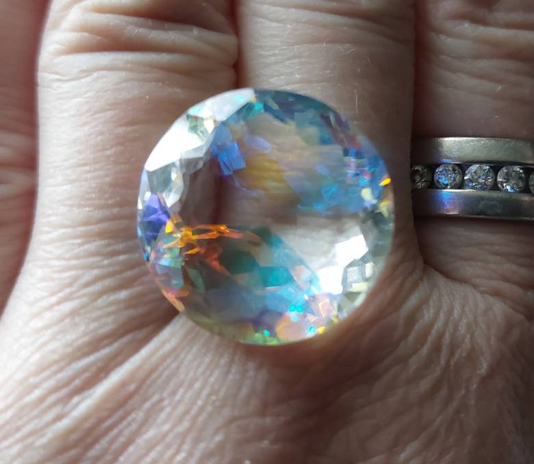 Радужный кварц 25.6 Ct - фото фото фото 1