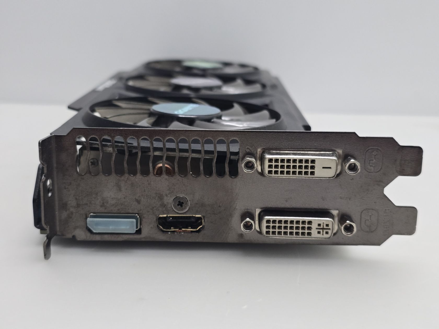 Відеокарта Gigabyte Radeon R9 270X 2GB  (GDDR5,256 Bit,HDMI,PCI-Ex,Б/в) - фото фото фото 1