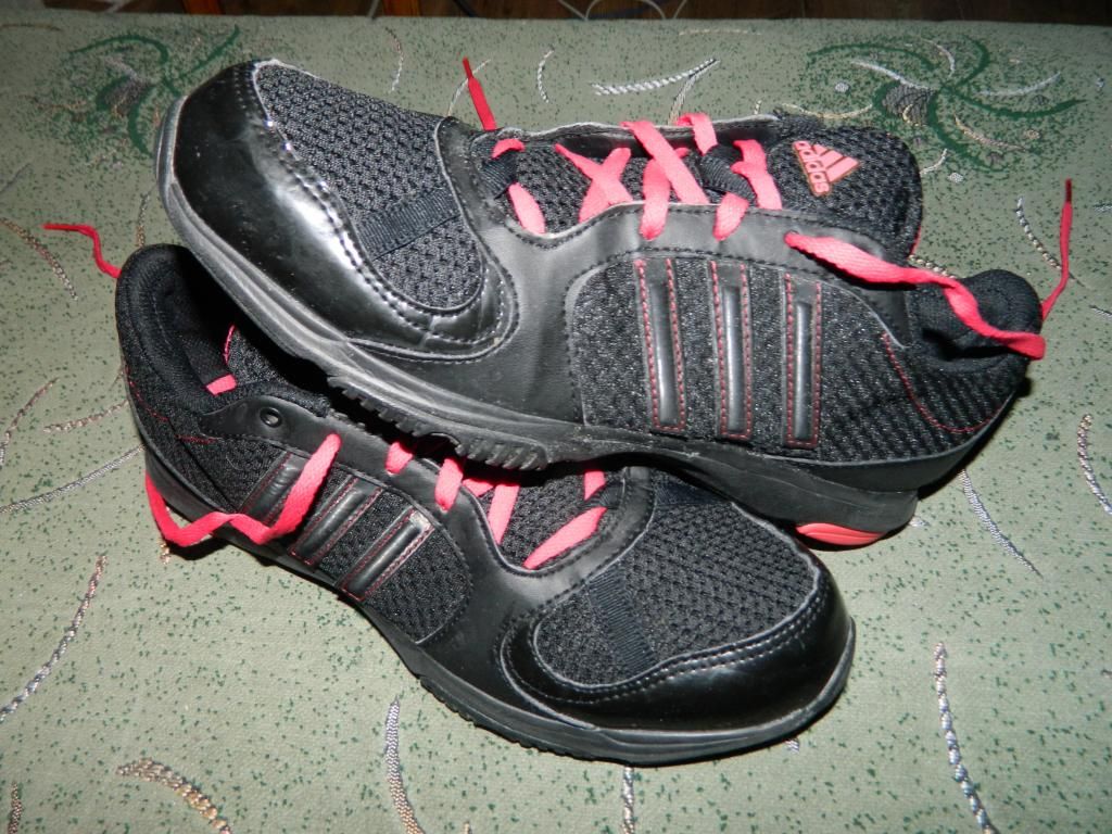 Кроссовки Adidas  (оригинал) фирменные размер-39 стелька- 24,5см. - фото фото фото 0