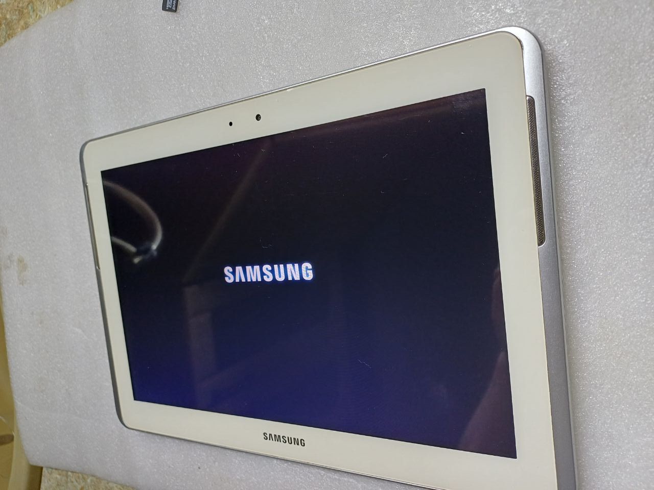 Планшет Samsung Galaxy Tab 2 10.1" 16GB White     (GT-P5110) - фото фото фото 2