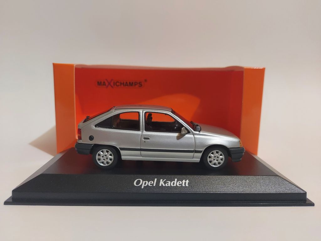 Maxichamps 1:43 Opel Kadett  (1990) silver metallic - фото фото фото 5