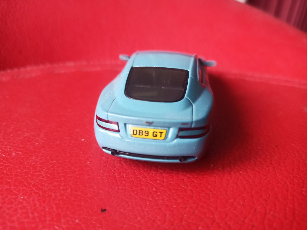 ASTON  MARTIN  DB9  VANTAGE  1 :43 DeAgostini - фото фото фото 3