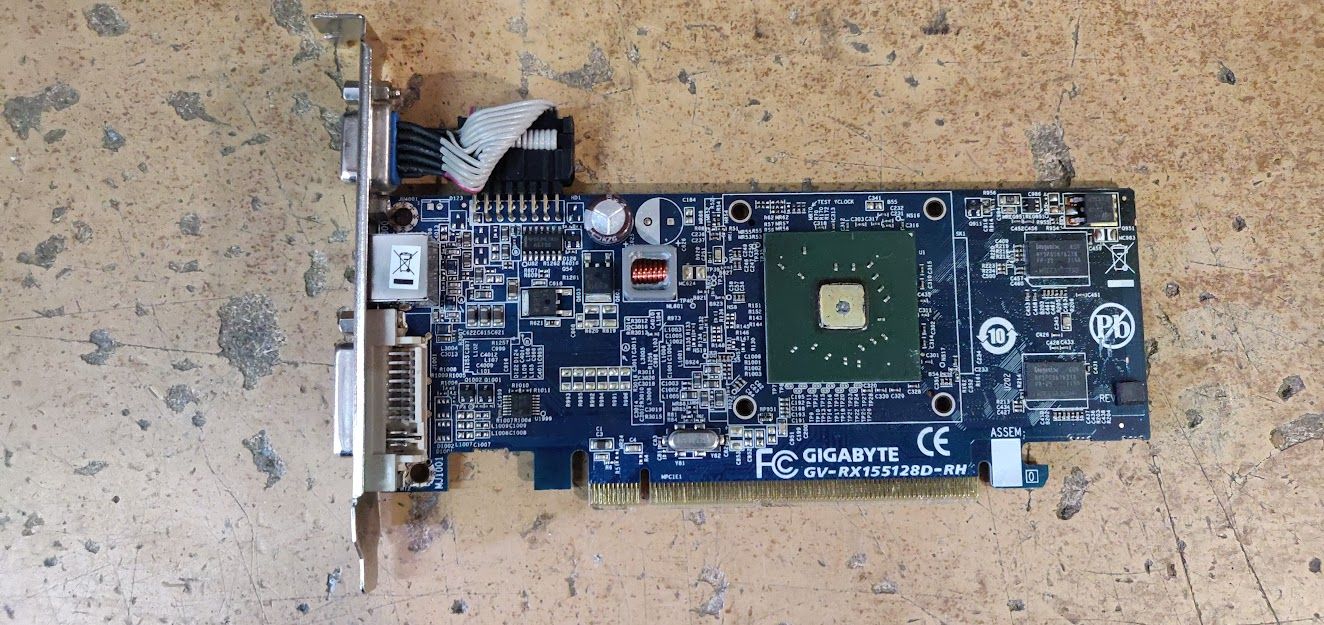 Видеокарта Gigabyte Radeon X1550 GV-RX155128D-RH 128MB PCI-E № НР220407 - фото фото фото 0