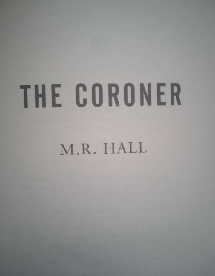 Coroner The M R Hall English на Английском книга - фото фото фото 1