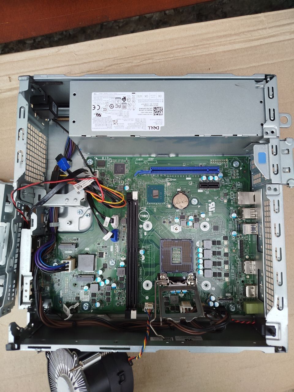 Системний блок DELL OPTIPLEX 3080 LGA1200 /0GBDDR4/0GBHDD/Intel UHD 630 1GB - фото фото фото 7