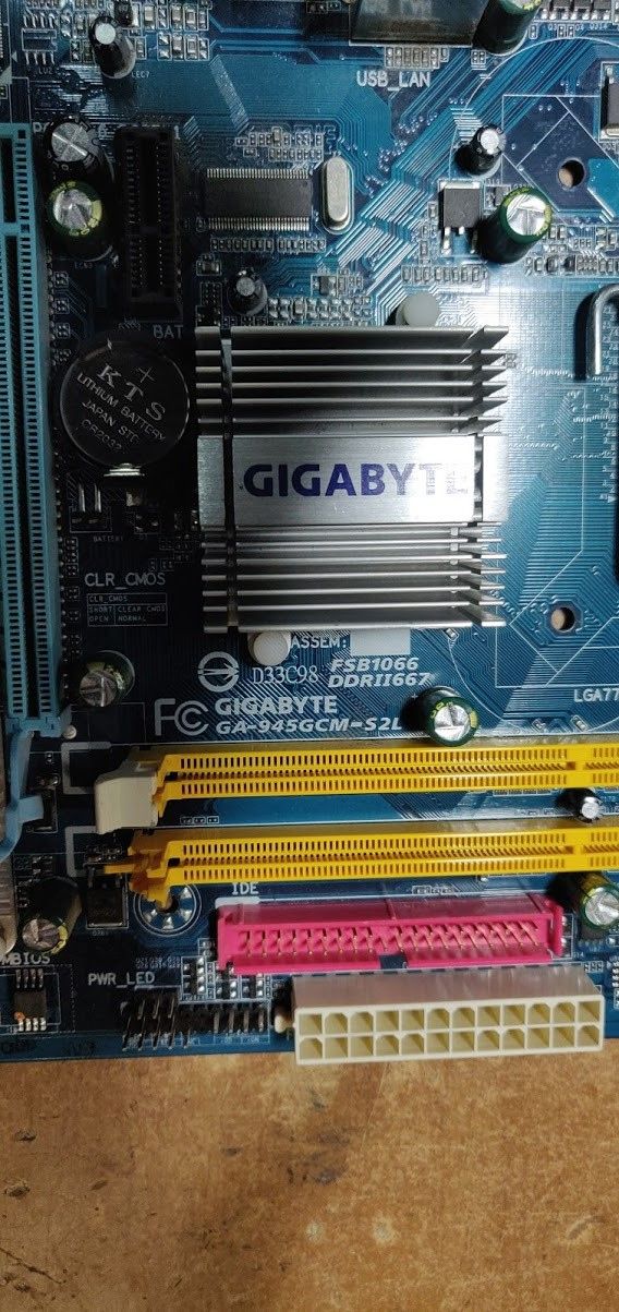 Мат. плата Gigabyte GA-945GCM-S2L rev1.0 LGA775 i945GC PCI-E+SVGA+GbLAN SATA MicroATX 2DDR2 № 213103 - фото фото фото 1