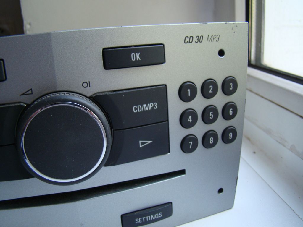 Автомагнитола Delphi Grundig CD 30 MP 3     (made in Portugal) - фото фото фото 2