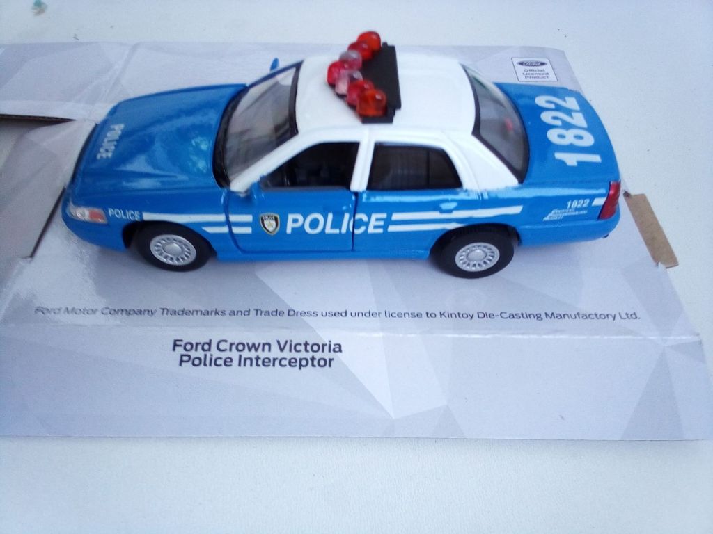 Ford Crown Victoria Police Interceptor 1:42 Kinsmart - фото фото фото 3