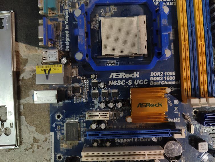 Мат. плата ASRock N68C-S UCC Socket AM2+ AM3 SATA RAID MicroATX 2DDR2+2DDR3 № 250403206 - фото фото фото 1