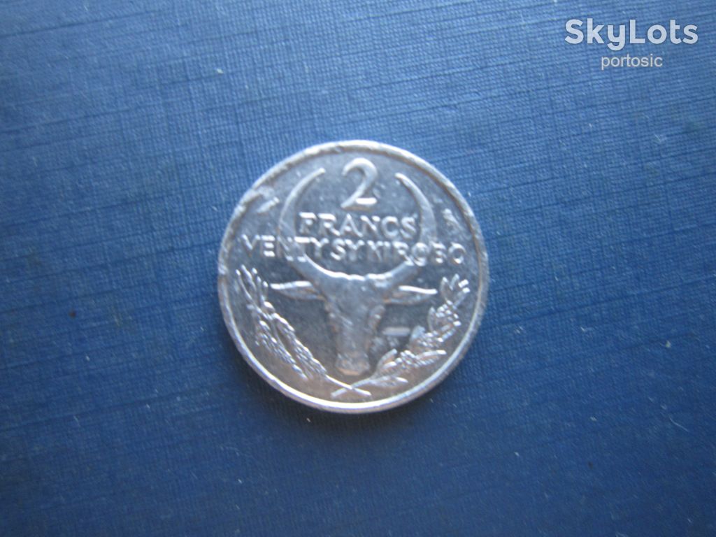 Монета 2 франка Мадагаскар 1965 фауна корова бык - фото фото фото 0
