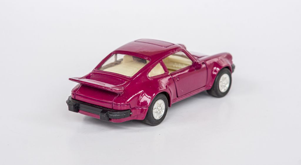 1:36 Porsche 911  (930) Turbo 1974-89 violet, WELLY #9040 - фото фото фото 3