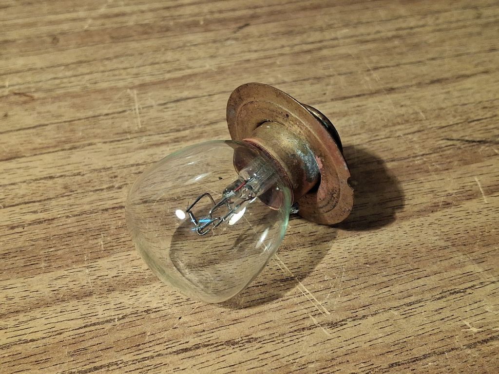 Лампа автомобильная  (#01) - фото фото фото 0