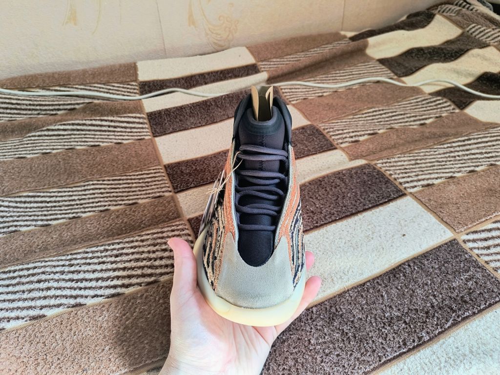 Кросівки Adidas Yeezy Quantum - фото фото фото 2