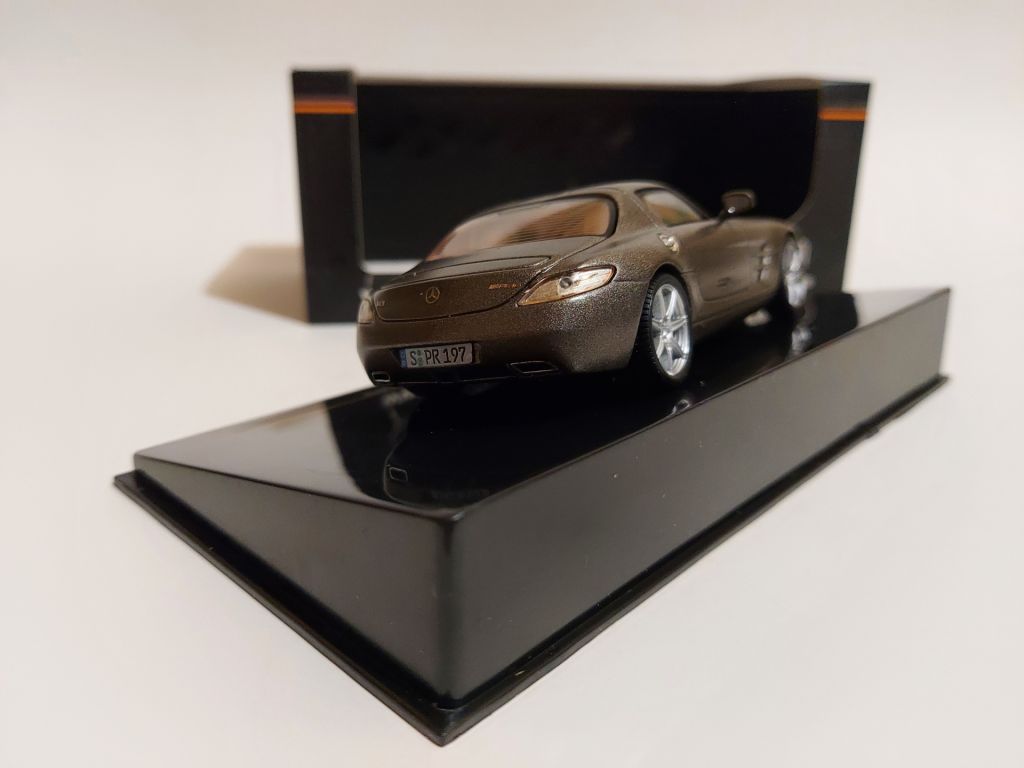 IXO 1:43 Mercedes-Benz SLS AMG  (2010) matt-brown - фото фото фото 3