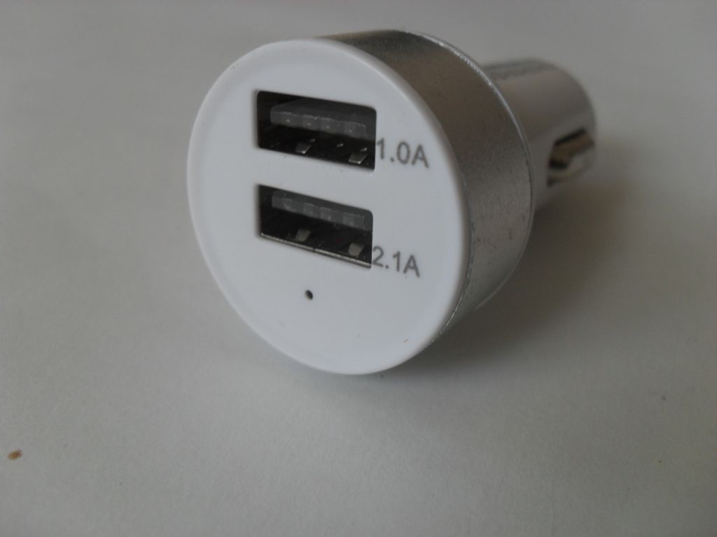 Автомобільний зарядний пристрій YONGZHESHENG 12/24V - 2 x USB - фото фото фото 1
