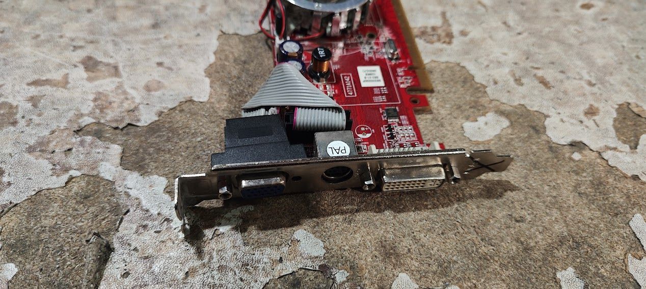 Видеокарта HIS Radeon X1300 HyperMemory II 64bit DDR2 128MB PCI-E № НР240104208 - фото фото фото 1