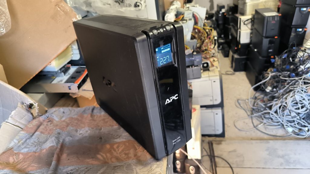 Безперебійник APC BACK-UPS Pro 1500 BR1500G-RS - фото фото фото 2