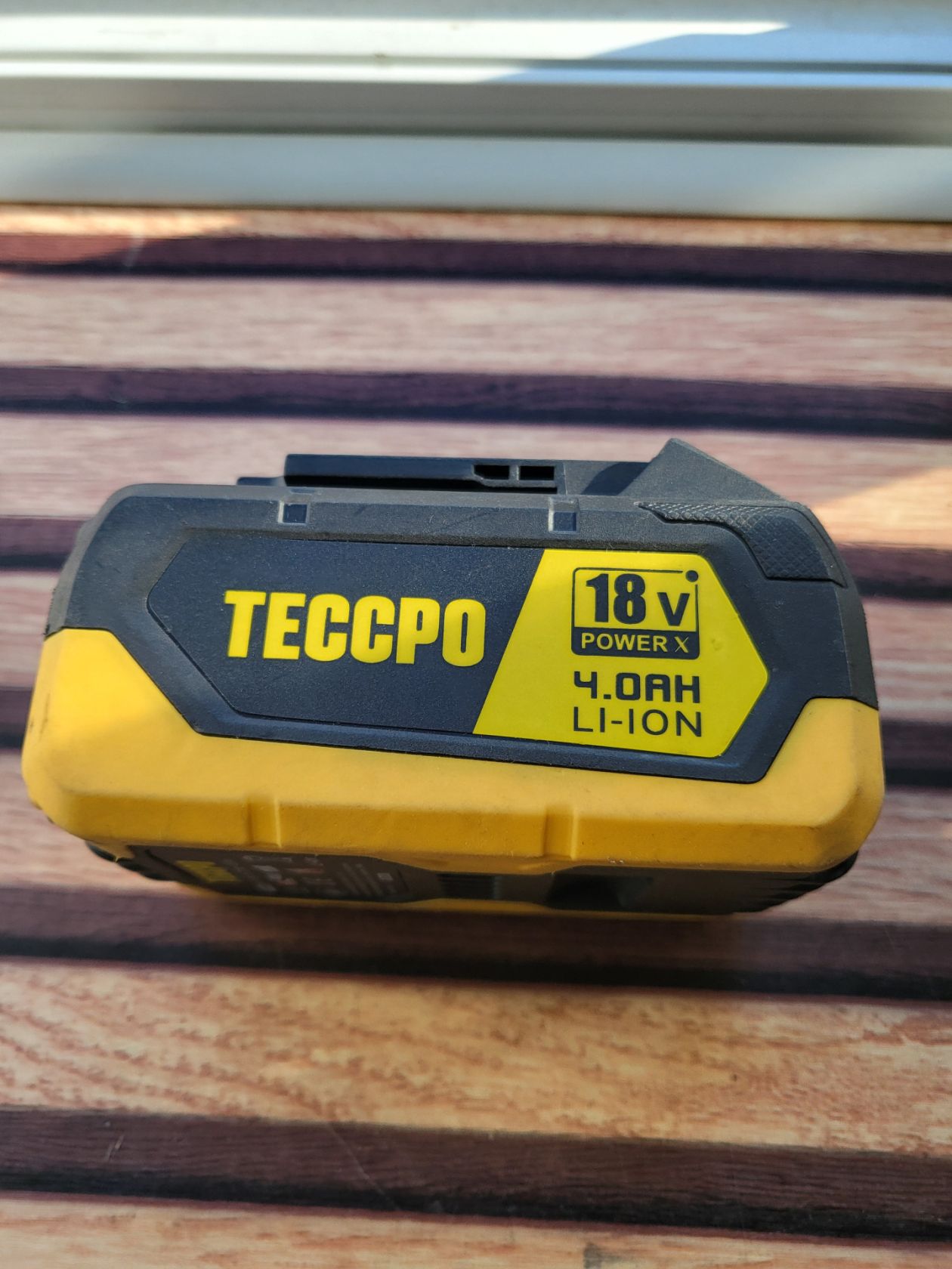 літій-іонний акумулятор бренду TECCPO ємністю 4.0 А·год і напругою 18 В - фото фото фото 5