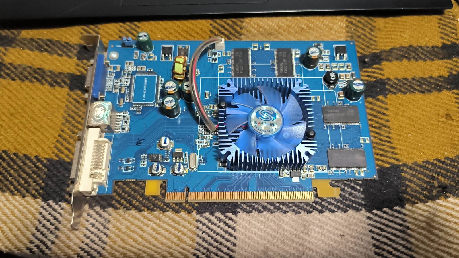 Відеокарта Radeon X700 128MB V/D/VO - фото фото фото 0