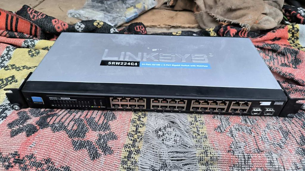 Комутатор Cisco Linksys SRW224G4 - фото фото фото 0
