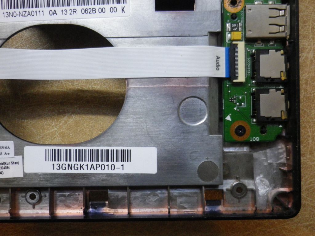 Б/У Корпус низ   (піддон) без сервісної кришки на ASUS P55V - фото фото фото 3