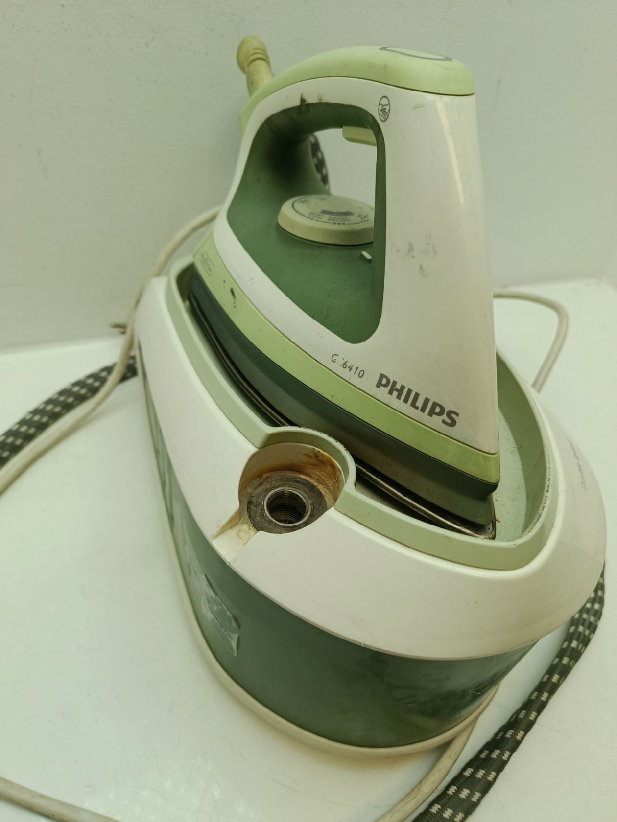 Парова станція   (парогенератор) Philips GC6410 Double Speed — гріє, прасує   (без заглушки бойлера) - фото фото фото 3