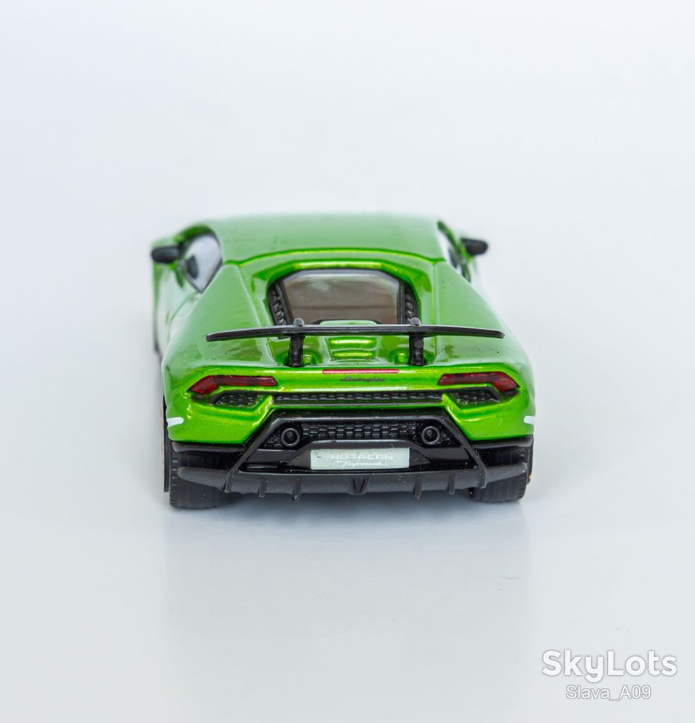 1:43 Lamborghini Huracan Performante green metallic, Bburago #12120 - фото фото фото 4