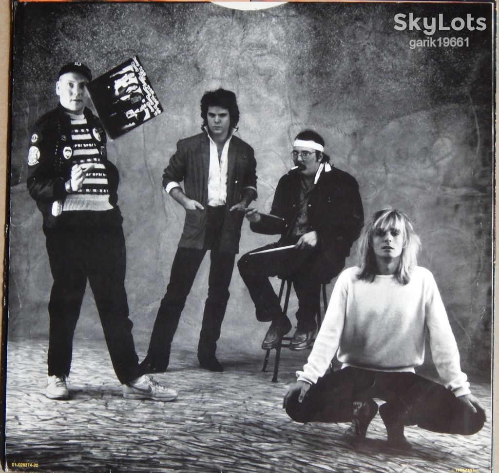 Cheap Trick – Standing On The Edge  (Epic ‎– EPC 26374, Holland) inner sleeve EX/NM- - фото фото фото 2