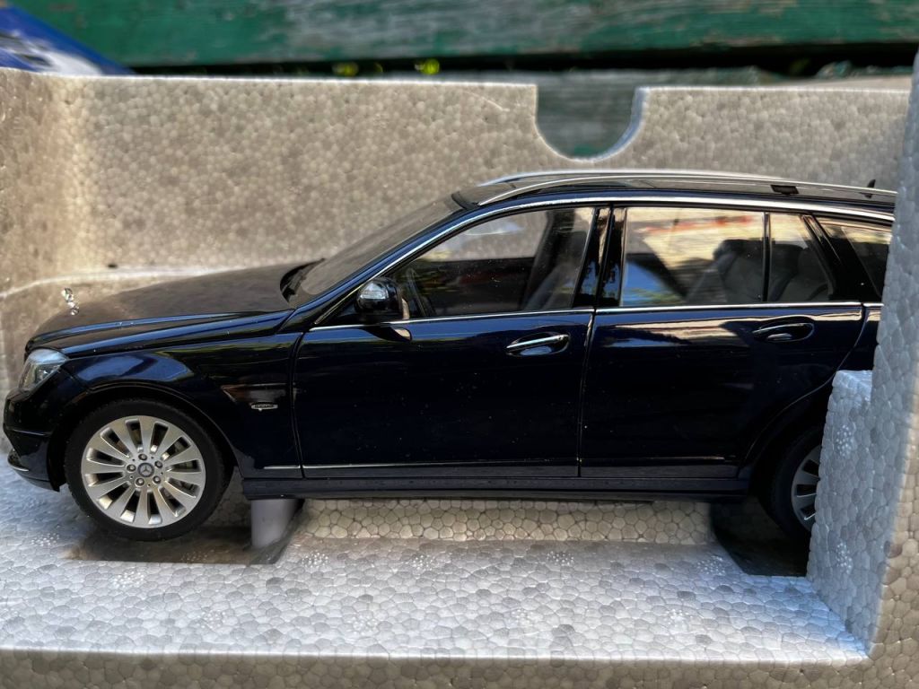 Mercedes Benz C-classe T-modell by AutoArt 1:18 - фото фото фото 3