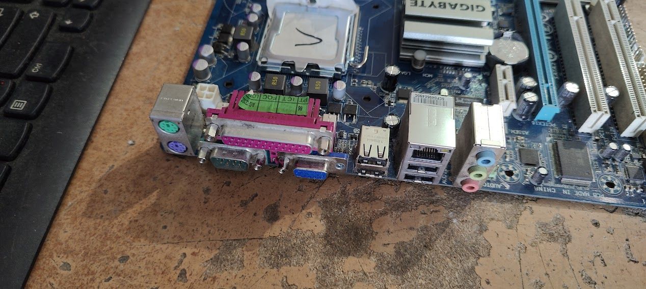 Мат. плата Gigabyte GA-G41M-ES2L rev1.1 LGA775 G41 PCI-E+SVGA+GbLAN SATA MicroATX 2DDR2 № 230307102 - фото фото фото 2