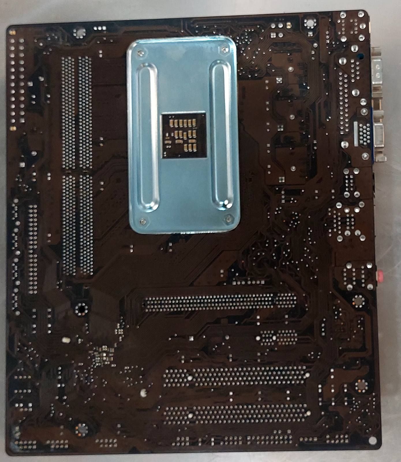 Материнська плата  Socket AM2+ Asus M2N68-AM Plus /MicroATX/2 x DDR2 б/в - фото фото фото 3