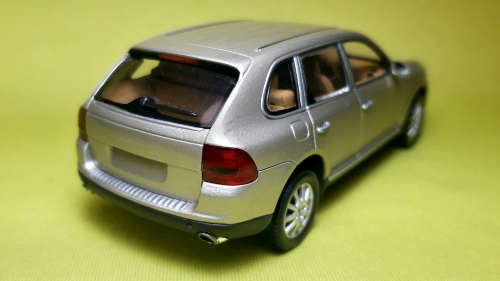 Модель 1/43 Porsche Cayenne    (Minichamps) - фото фото фото 1
