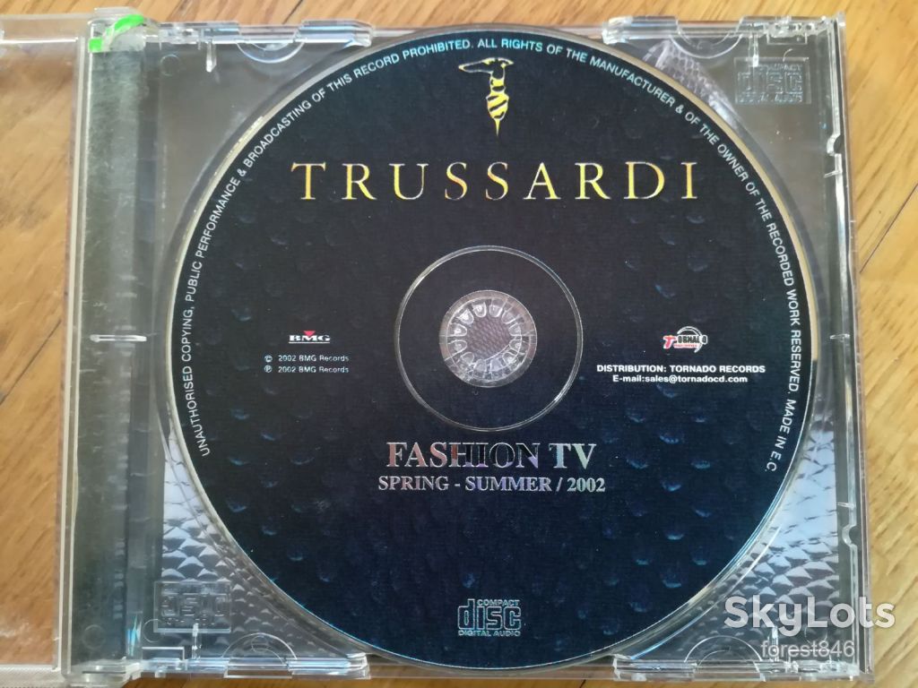 Trussardi-Fashion TV-Spring-Summer 2002-стан: 4+ - фото фото фото 2