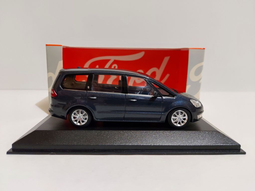 Minichamps 1:43 Ford Galaxy  (2006) dark blue - фото фото фото 4