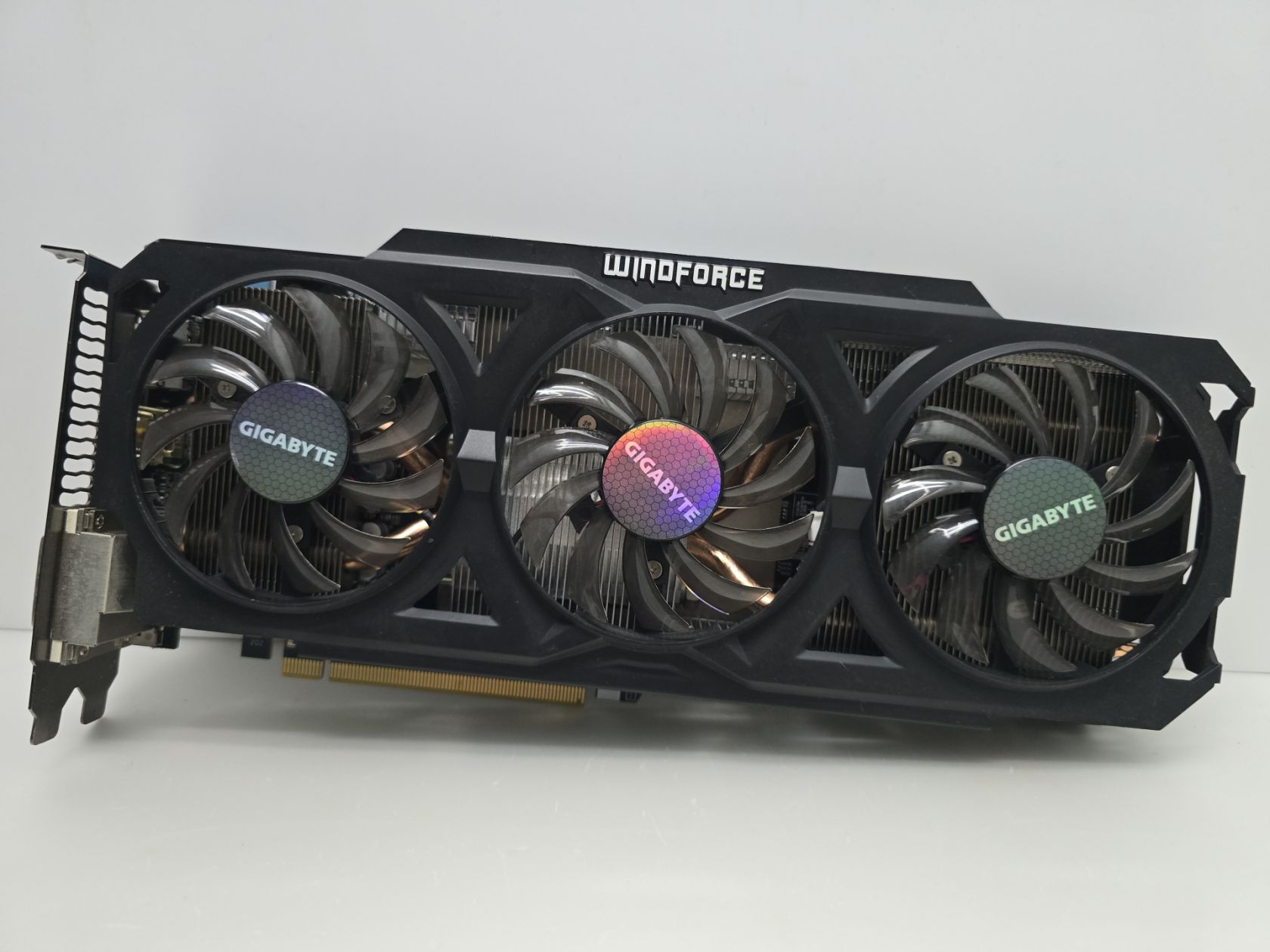 Відеокарта Gigabyte Radeon R9 270X 2GB  (GDDR5,256 Bit,HDMI,PCI-Ex,Б/в) - фото фото фото 0